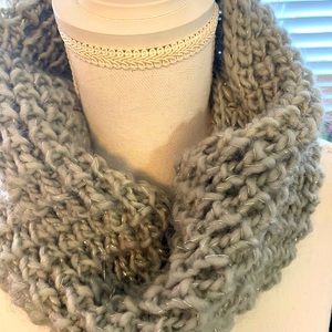 Gertex gray & silver crochet infinity, neck scarf 🎁